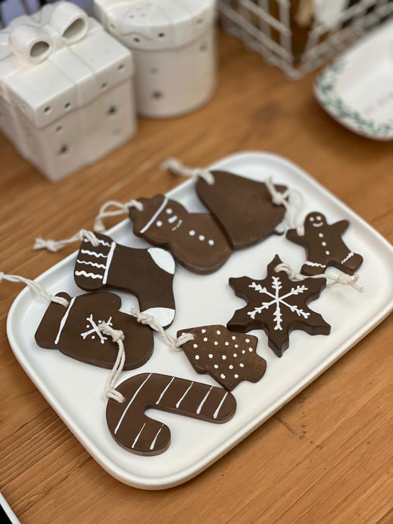 آویز رنگ بیسکوئیتی