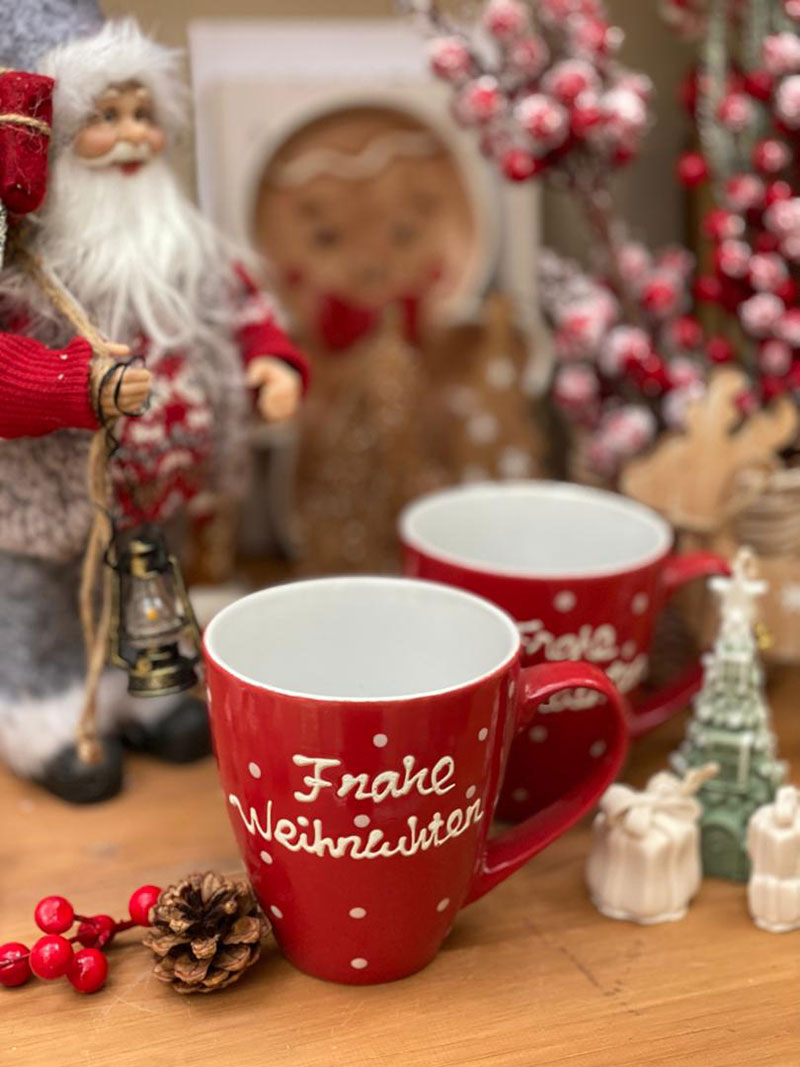 لیوان خال خالی قرمز