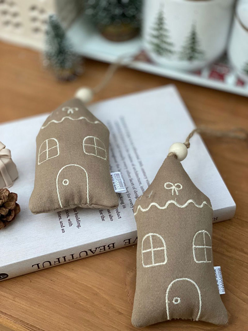 آویز کلبه گلدوزی