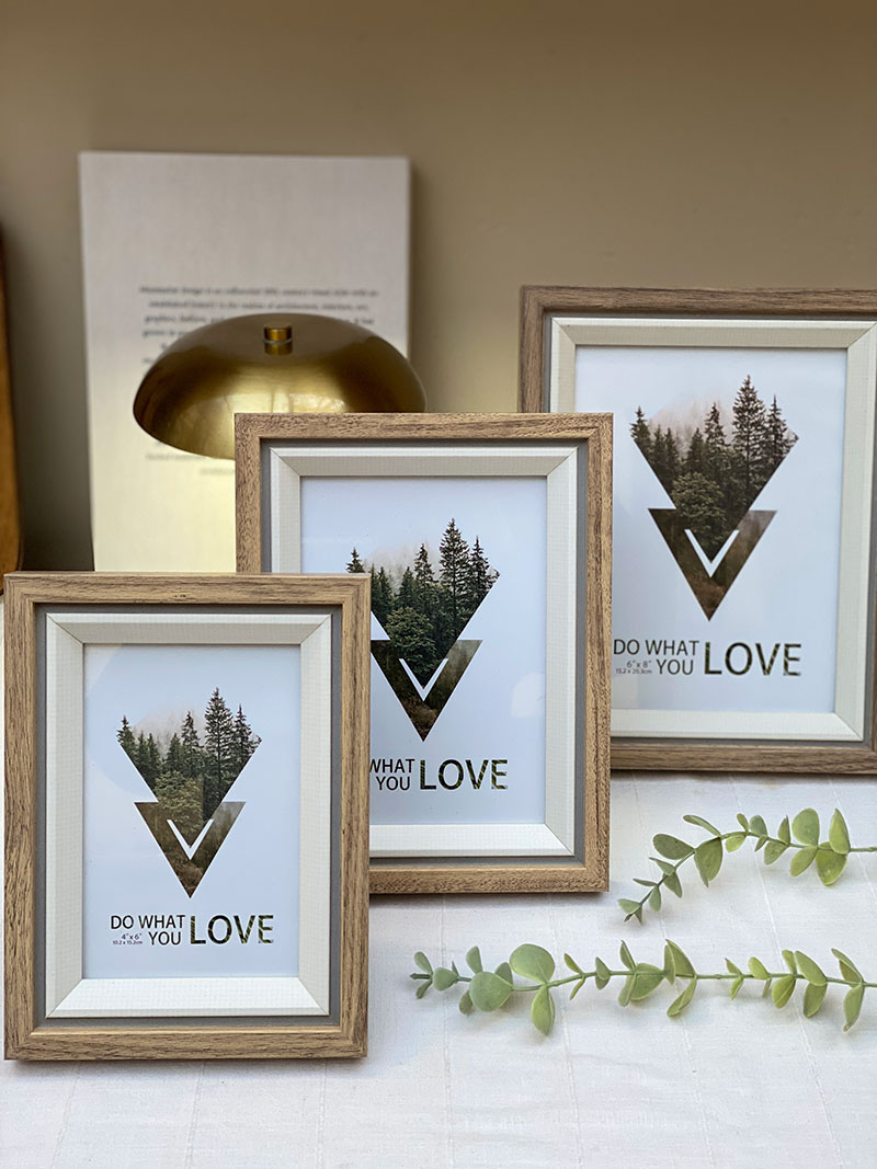 قاب عکس چوبی تیره